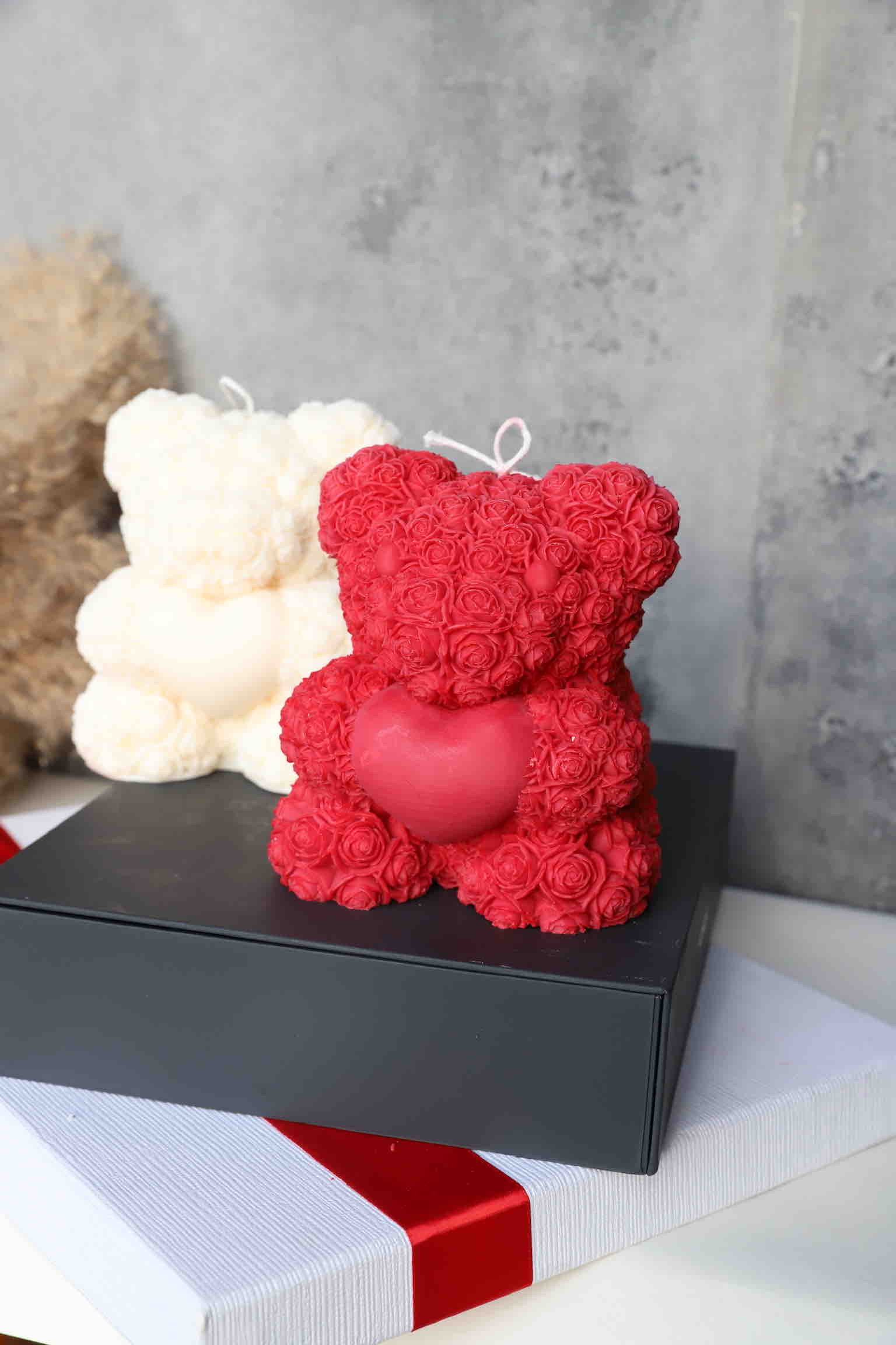 Raudonos spalvos Meškutis “Love”
