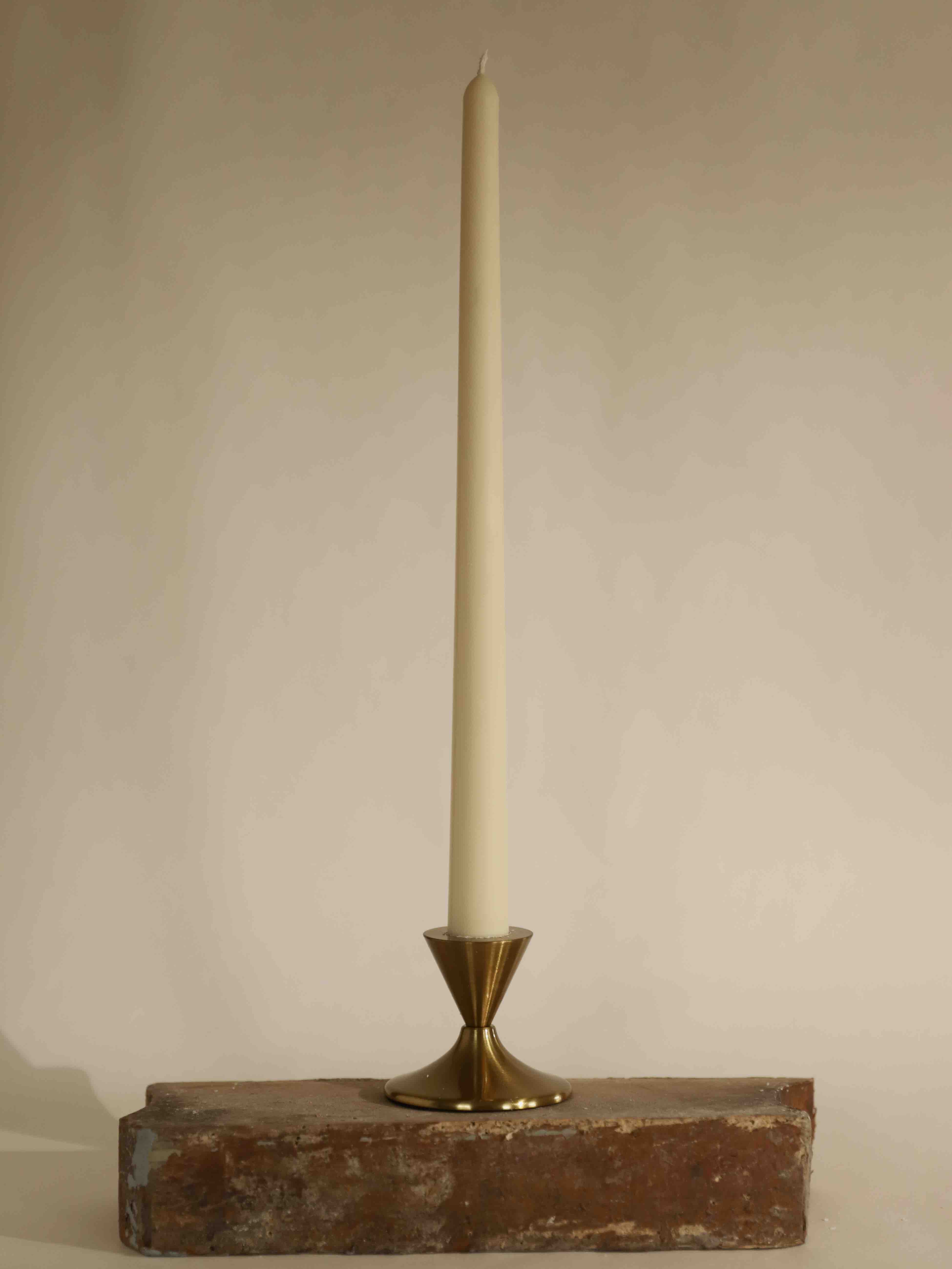 Girė (spalva: butter)