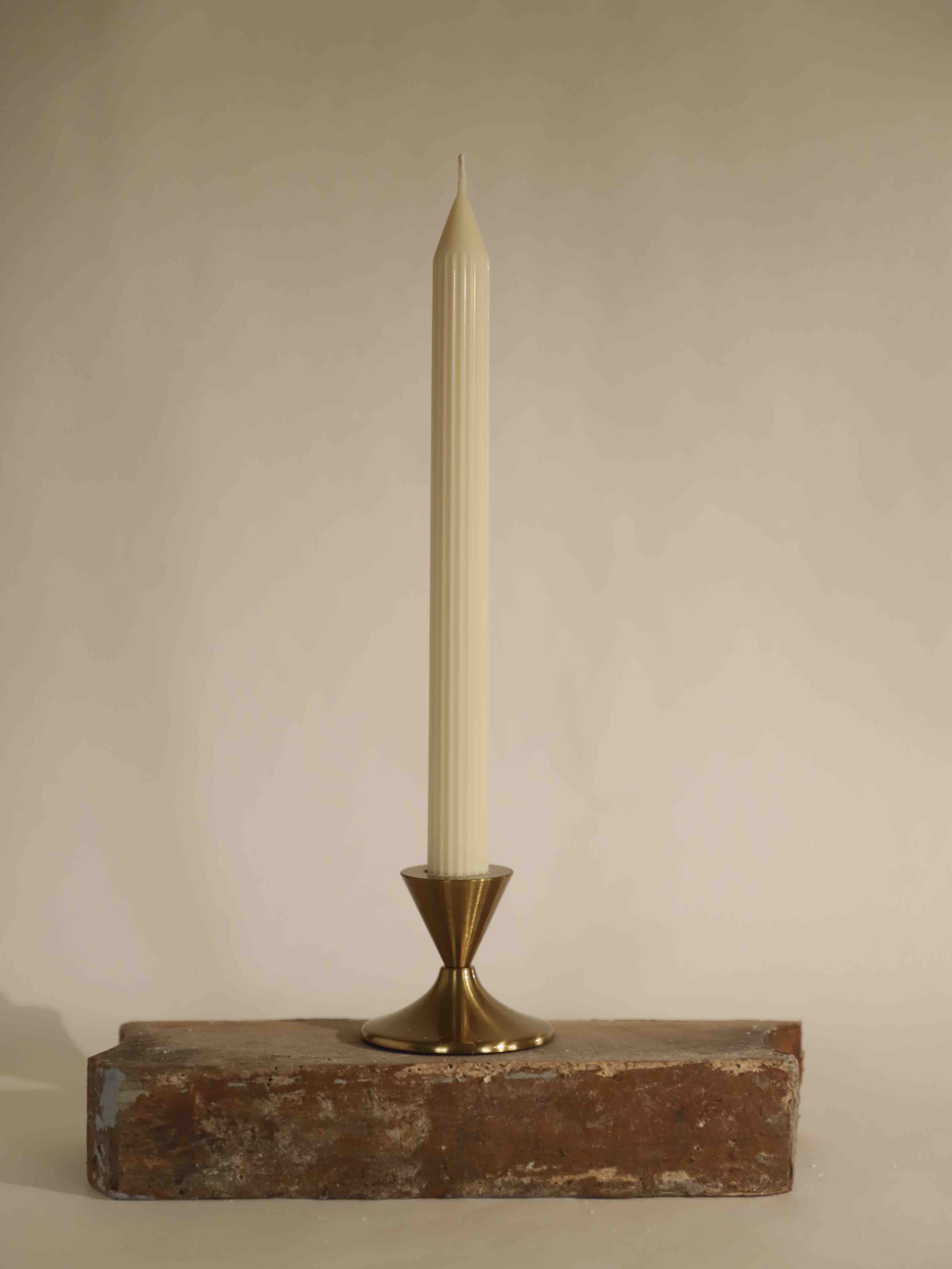 Sovija (spalva: butter)